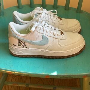 Nike Air Force One Indigo as 6.5, canvas. Worn once. Beautiful sneaker